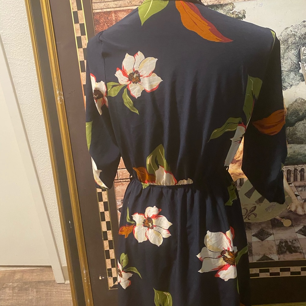 Dress - Picture 3 of 3